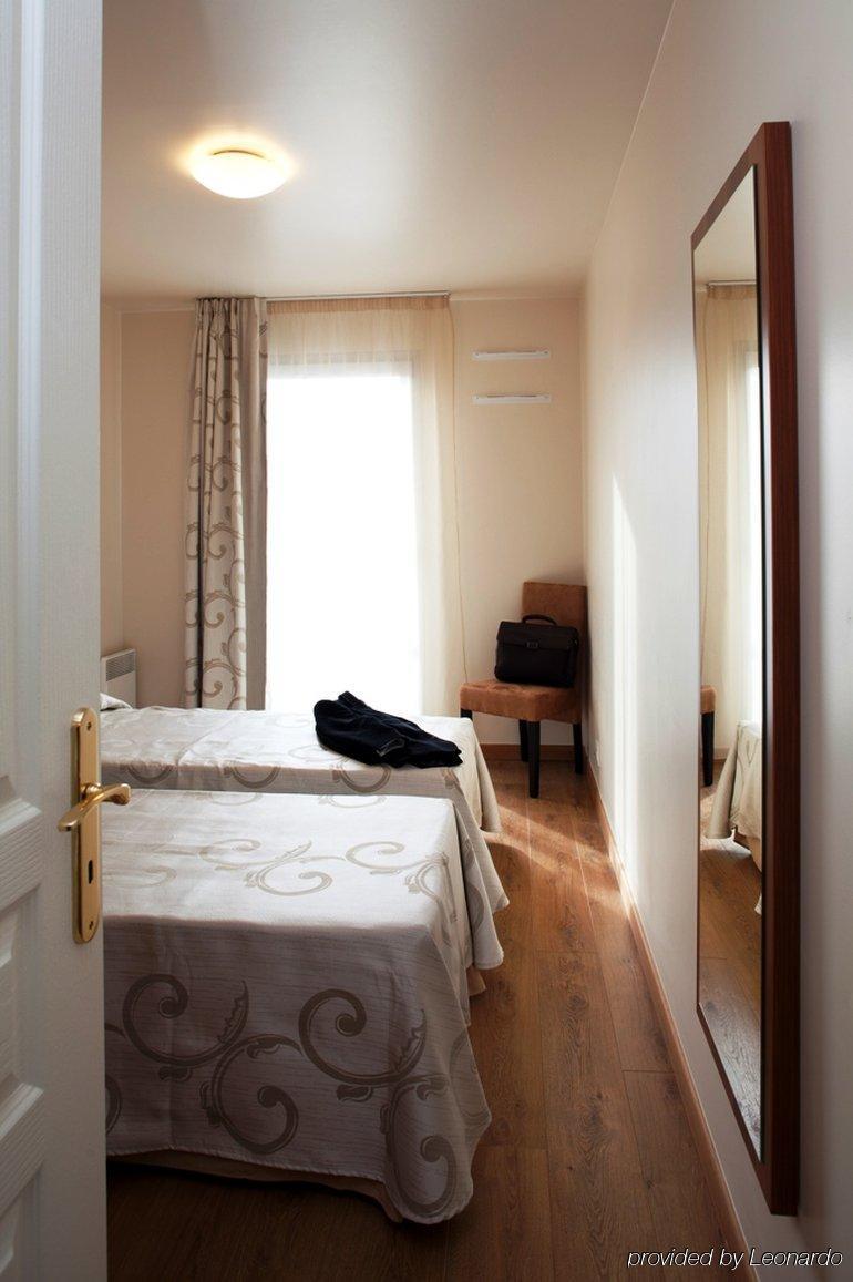 كانْسي سو سونارْ Villa Val Senart 1Ere Avenue الغرفة الصورة